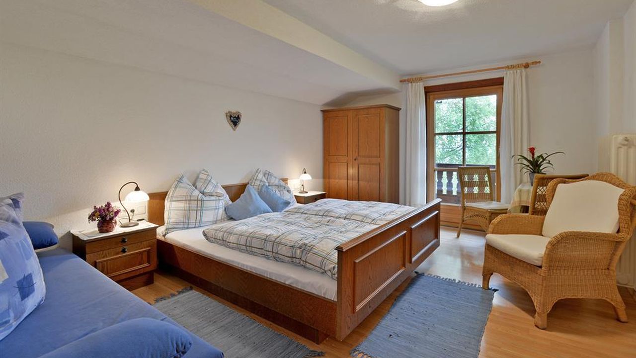 FeWo 1 "Kaiserwinkl" - Schlafzimmer FeWo 1 "Kaiserwinkl" - Schlafzimmer